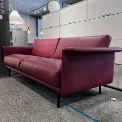 Sofa Otis Leder Cuba Red Füsse Aluminium Schwarz Matt Pulverbeschichtet