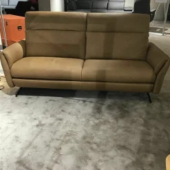 Sofa Penzin Leder Evita Honey Braun Gestell Metall Schwarz Matt Mit Kopfteilverstellung