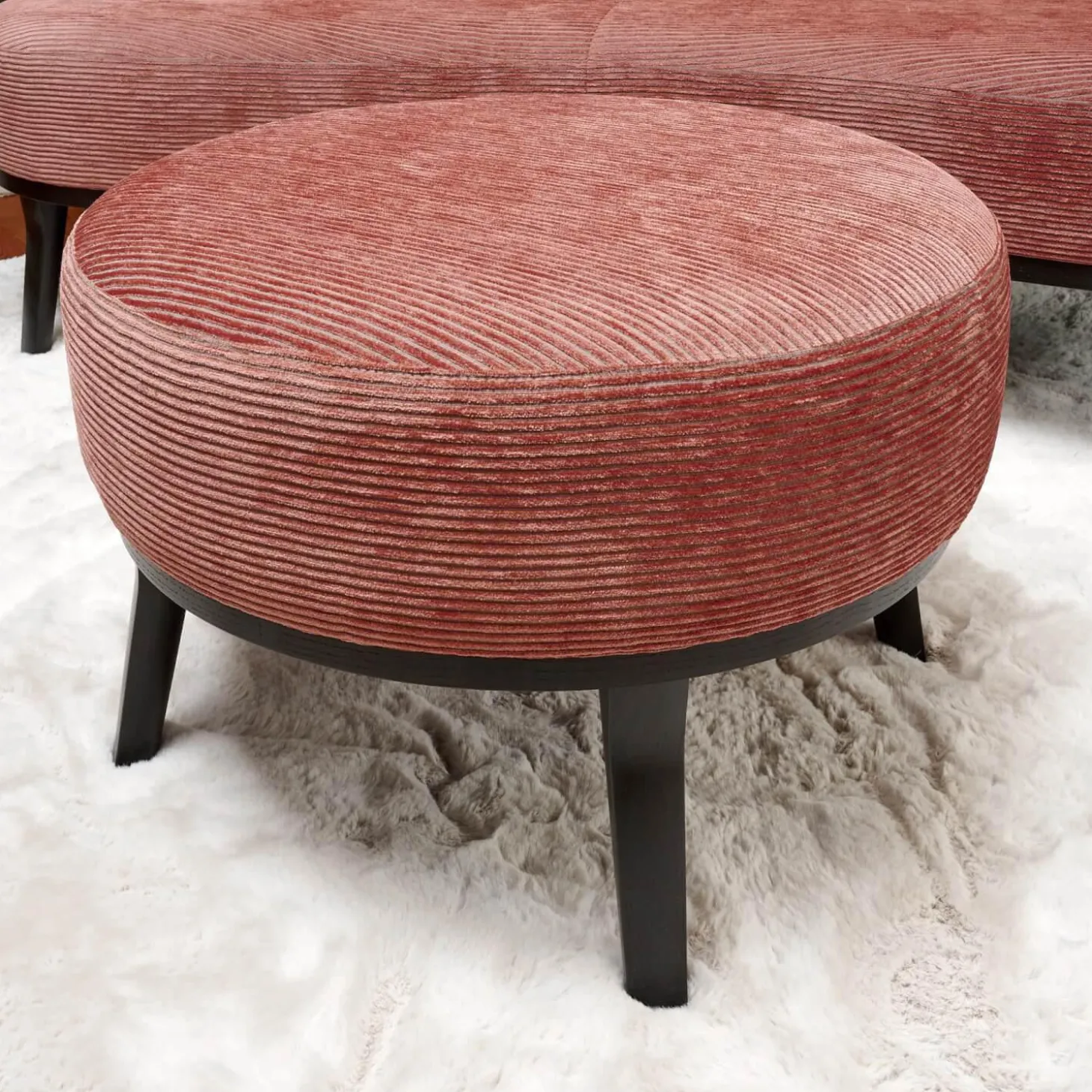 Sofa Polo Cocktail Stoff JAB Silas 1030 064 Rosa Gestell Esche Schwarz Gebeizt Mit Hocker