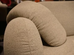 Sofa Pulla R16-B20 Bezug Stoff Hell-braun Füße Epoxy Charcoal Schwarz Grau Matt