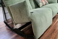 Sofa Rockfrog 0821 Stoff Manchester Jade Grün Untergestell Metall Schwarz mit motorischer Verstellfunktion