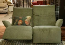 Sofa Rockfrog 0821 Stoff Manchester Jade Grün Untergestell Metall Schwarz mit motorischer Verstellfunktion