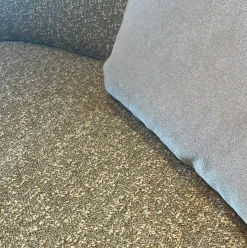 Sofa Salon Nana Stoff A1509 Zero 0003 Senape Fuß 641 RAL 7016 Anthrazit