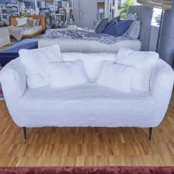 Sofa Serenity 2 Sitzer mit Fellbezug Saluki weiß