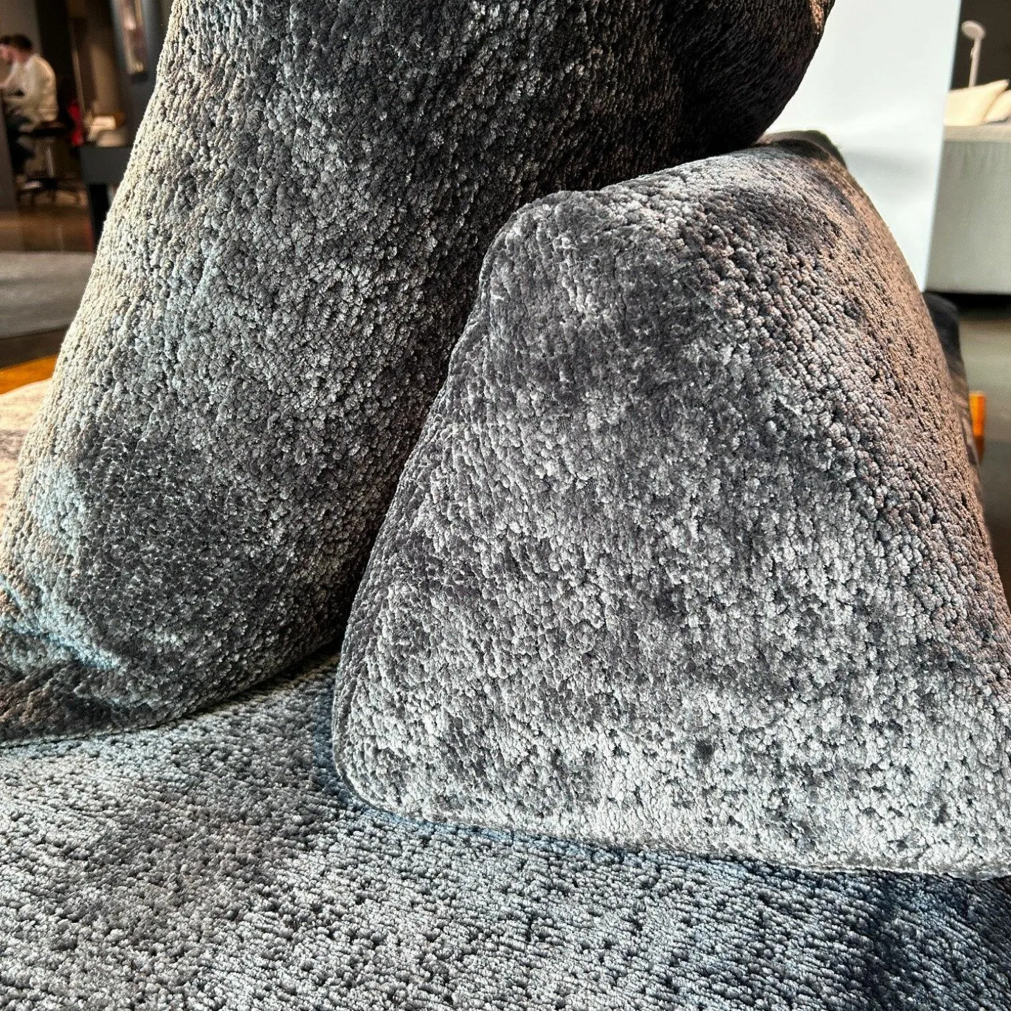 Sofa Sherazade Stoff T Soft Nest 8210 Dunkelgrau Füße Kunststoff Schwarz