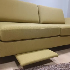 Sofa Sirio Stoff Arco Schurwolle Kiwi Grün Gelb Holzkufen Eiche geölt