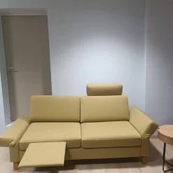 Sofa Sirio Stoff Arco Schurwolle Kiwi Grün Gelb Holzkufen Eiche geölt