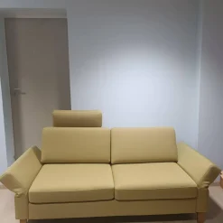 Sofa Sirio Stoff Arco Schurwolle Kiwi Grün Gelb Holzkufen Eiche geölt