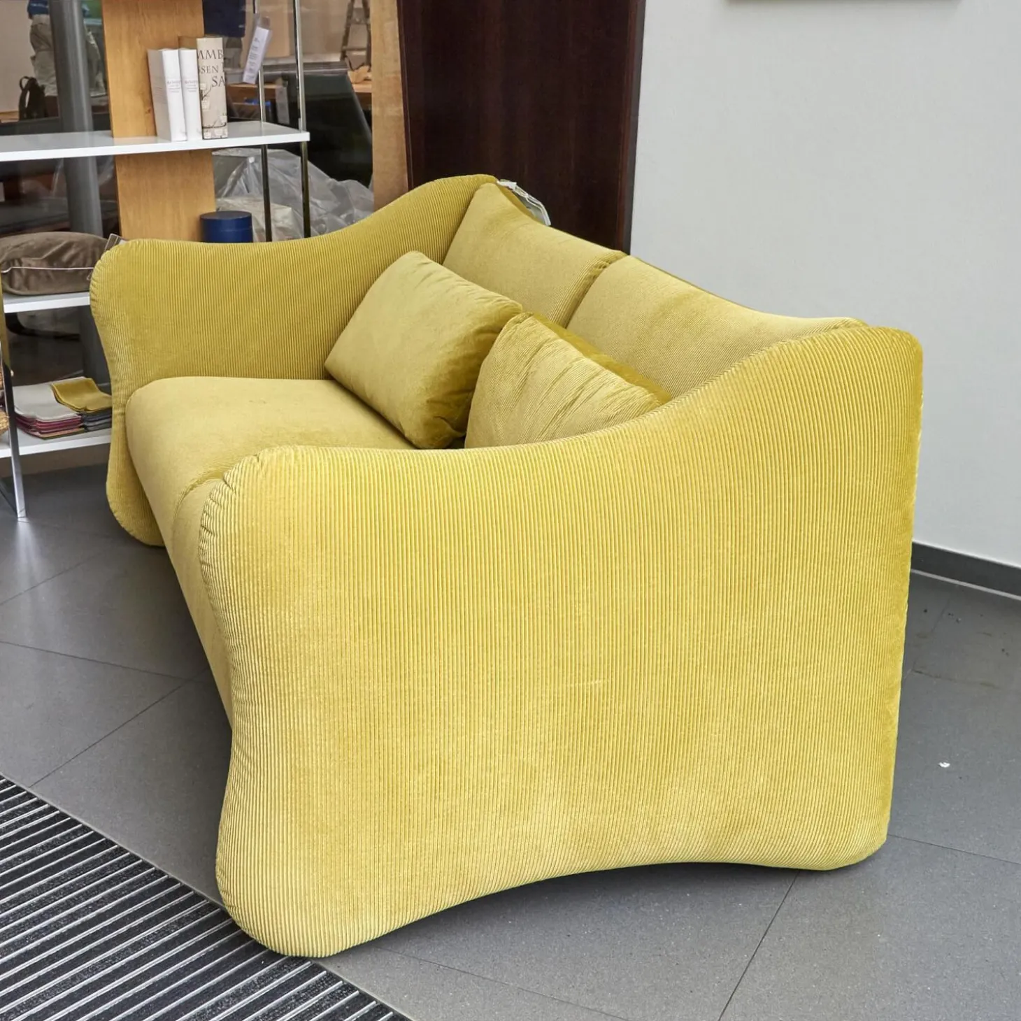 Sofa 2-Sitzer Bongo Bay Stoff 4490 Farbe 75 Gelb Inklusive 2 Kissen