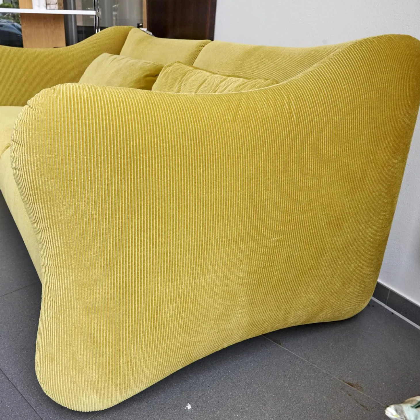 Sofa 2-Sitzer Bongo Bay Stoff 4490 Farbe 75 Gelb Inklusive 2 Kissen