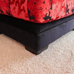 Sofa 2,5-Sitzig Merkur Sonderstoff Jab Anstotz Rot Schwarz Füße Schwarz Lackiert