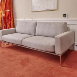 Sofa Spirit Bezug Mara 1763 181 Grau Chromfüße Und Holzsockel In Taupe mit 2 Kissen