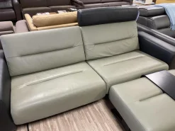 Sofa Stella M Mit Breiten Armlehnen Leder Paloma Shadow Green Dunkelgrün Und Black Schwarz Fuß Kufe Stahl Schwarz Mit Kopfstützen