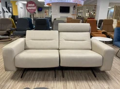 Sofa Stella 2-Sitzer Leder Paloma Fog Beige Armlehne S1 Breit Stahlkufe Schwarz Matt