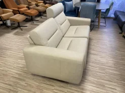 Sofa Stella 2-Sitzer Leder Paloma Fog Beige Armlehne S1 Breit Stahlkufe Schwarz Matt