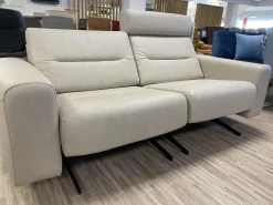 Sofa Stella 2-Sitzer Leder Paloma Fog Beige Armlehne S1 Breit Stahlkufe Schwarz Matt