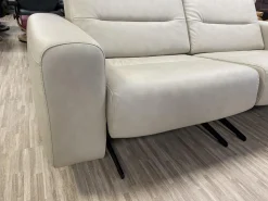 Sofa Stella 2-Sitzer Leder Paloma Fog Beige Armlehne S1 Breit Stahlkufe Schwarz Matt