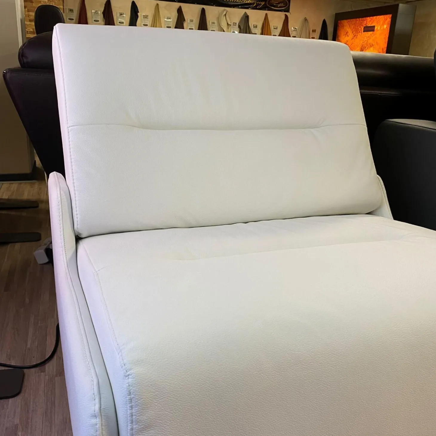 Sofa Stella 1-Sitzig Leder Batick Snow Fuß Chrom