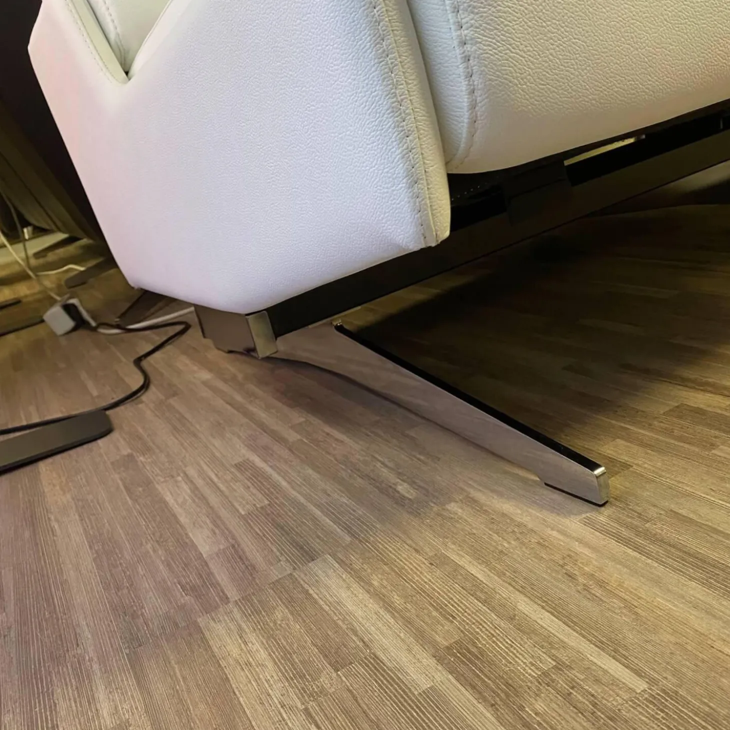 Sofa Stella 1-Sitzig Leder Batick Snow Fuß Chrom