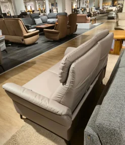 Sofa Sunatra Stoff Caballo Light Grey Grau Metallfuß Schwarz Matt Mit Motorischer Herz Waage Funktion