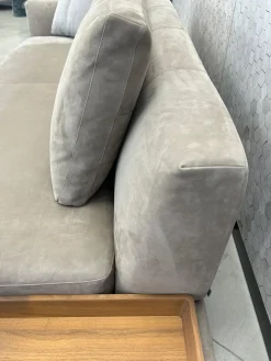 Sofa Tama Living 821 Leder Velvet 1484 Hazelnut Braun Gestell Nussbaum Mit Splint Geölt Mit Kissen Und Tablett