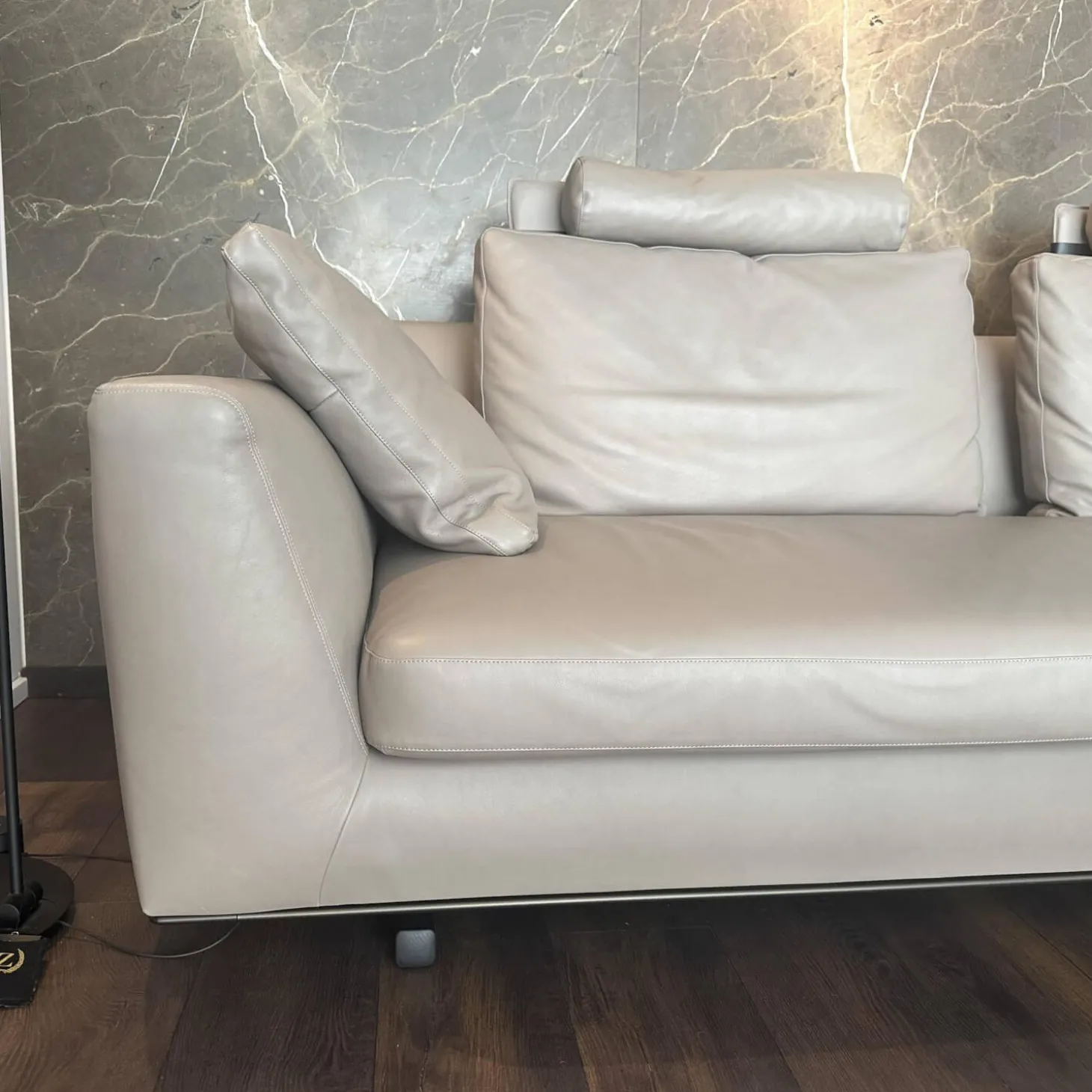 Sofa Tama Living Leder Elen Taupe 1406 Beige Gestell Eiche Geflammt Inklusive Kissen