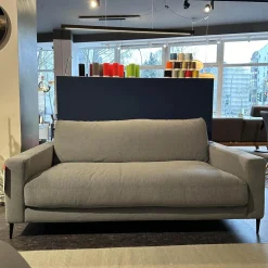 Sofa Up Town Stoff Trend Light Blue Grau Mit Weicher Polsterung Füße Schwarz Lackiert