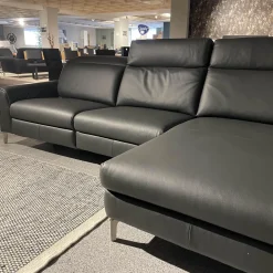 Sofa Venosa 660 Leder Montana Basalt Fuß 01 Brushed mit Relaxfunktionen