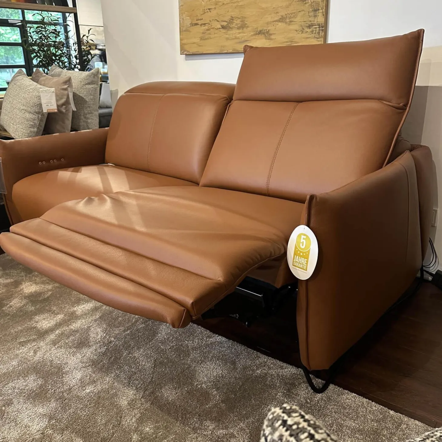 Sofa Vitis Leder Montana Cognac Braun Füße 01BL Black Schwarz Mit Ausklappbarer Fußablage