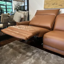 Sofa Vitis Leder Montana Cognac Braun Füße 01BL Black Schwarz Mit Ausklappbarer Fußablage