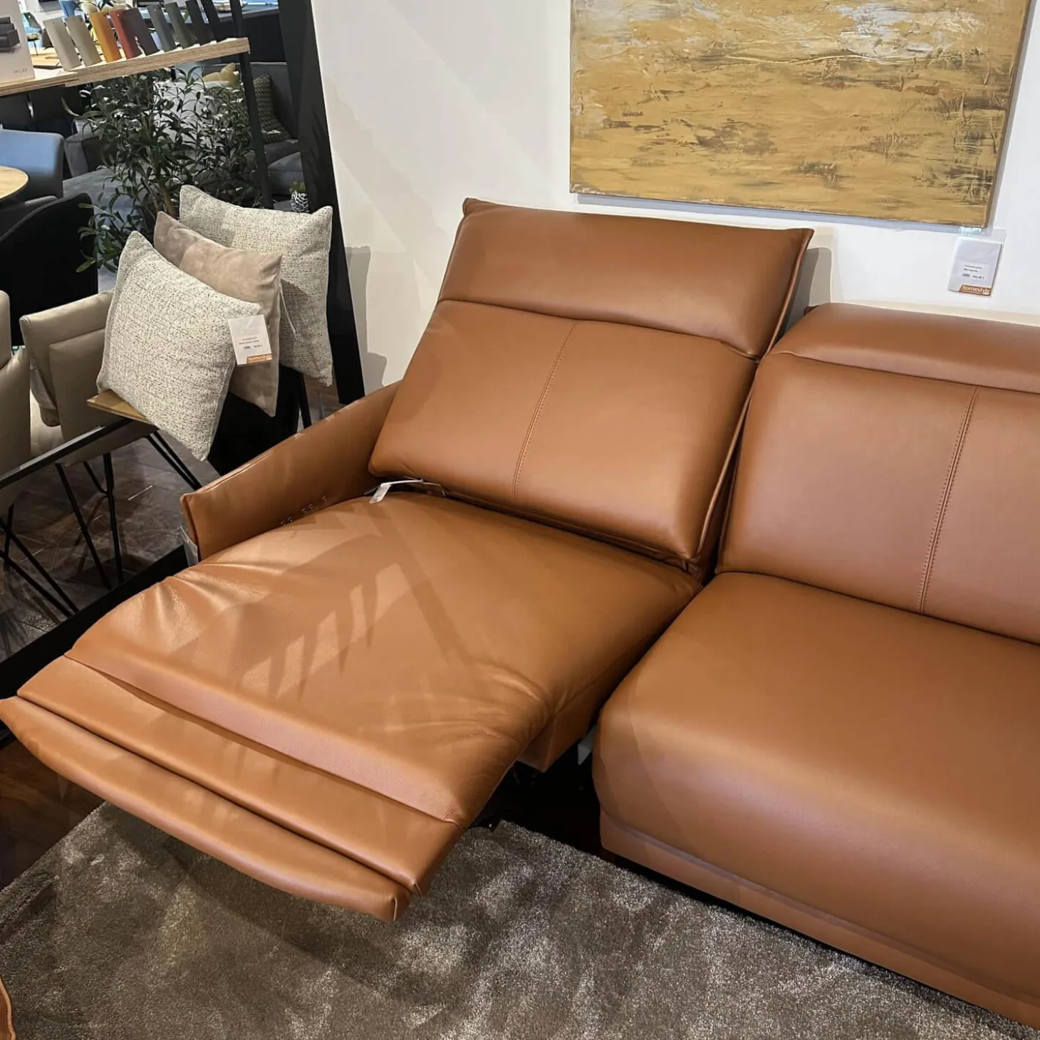 Sofa Vitis Leder Montana Cognac Braun Füße 01BL Black Schwarz Mit Ausklappbarer Fußablage