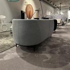 Sofa Vuelta 25640 Stoff F Tekla Platin Grau Füße Metall Bronze