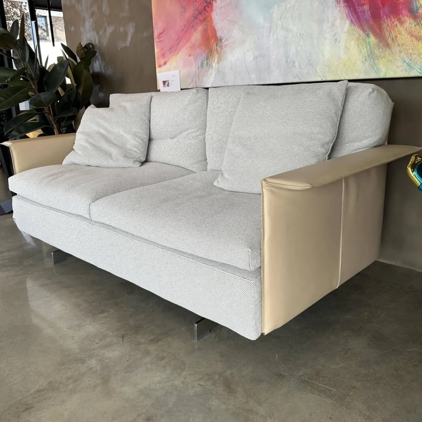 Sofa Zweisitzer Grantorino Stoff Col. Tess Bouce Sabbia Grau Leder Saddle Beige