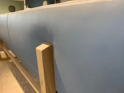 Sofabank 624 Leder 36.405 Quarzgrau Gestell H98 Eiche