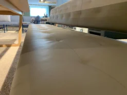 Sofabank 624 Leder 36.405 Quarzgrau Gestell H98 Eiche