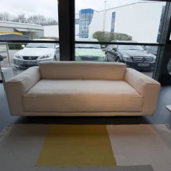 Sofabank 136 Stoff Rohi Credo Snow PG 7800 Weiß Stahlfuß Tiefschwarz RAL 9005