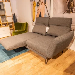 Sofabank Liege 140 Stoff 3041 Zeltgrau Winkelfuß Schwarz Mit Klappbaren Armteilen