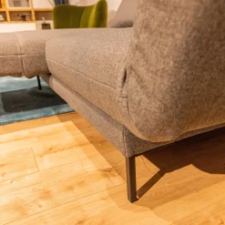 Sofabank Liege 140 Stoff 3041 Zeltgrau Winkelfuß Schwarz Mit Klappbaren Armteilen