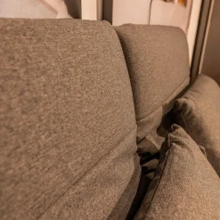 Sofabank Liege 140 Stoff 3041 Zeltgrau Winkelfuß Schwarz Mit Klappbaren Armteilen