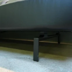 Sofaecke Muud C21 Leder Ascot Black Schwarz Kufen Matt Pulverbeschichtet Schwarz