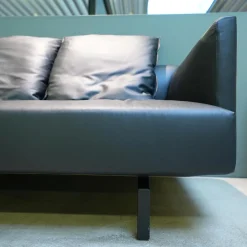 Sofaecke Muud C21 Leder Ascot Black Schwarz Kufen Matt Pulverbeschichtet Schwarz