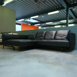 Sofaecke Muud C21 Leder Ascot Black Schwarz Kufen Matt Pulverbeschichtet Schwarz