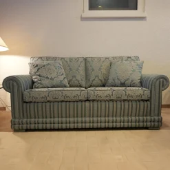Sofagarnitur Modell Nora Sofa 2 Sitzig unda 2,5 Sitzig und Sessel Nora Stoff Bezug R 2774 R 2776 Bezug Blau Grau Sitz und Rücken Floral Korpus Gestreift Blau Grau