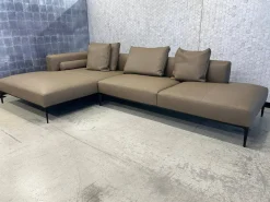 Sofagruppe Jaan Living 783 Leder Safari 1372 Clay Braun Grau Gestell Aluminium Schwarz Hochglanz Beschichtet Mit Kissen