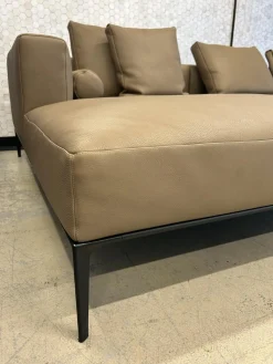 Sofagruppe Jaan Living 783 Leder Safari 1372 Clay Braun Grau Gestell Aluminium Schwarz Hochglanz Beschichtet Mit Kissen