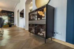 Solitärmöbelvitrine S100 2 Glastüren 1 Schubkasten