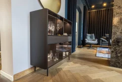 Solitärmöbelvitrine S100 2 Glastüren 1 Schubkasten