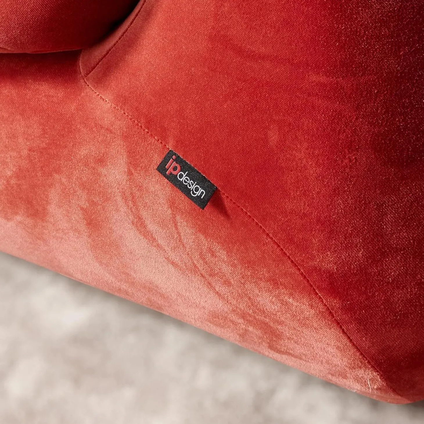 Soulmate Sofa 220/110 Stoff City Velvet Reloaded CA7832/063 Rot