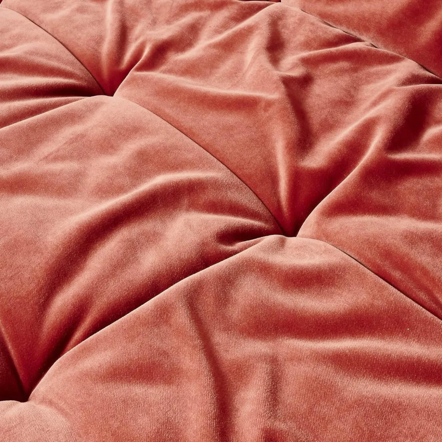 Soulmate Sofa 220/110 Stoff City Velvet Reloaded CA7832/063 Rot