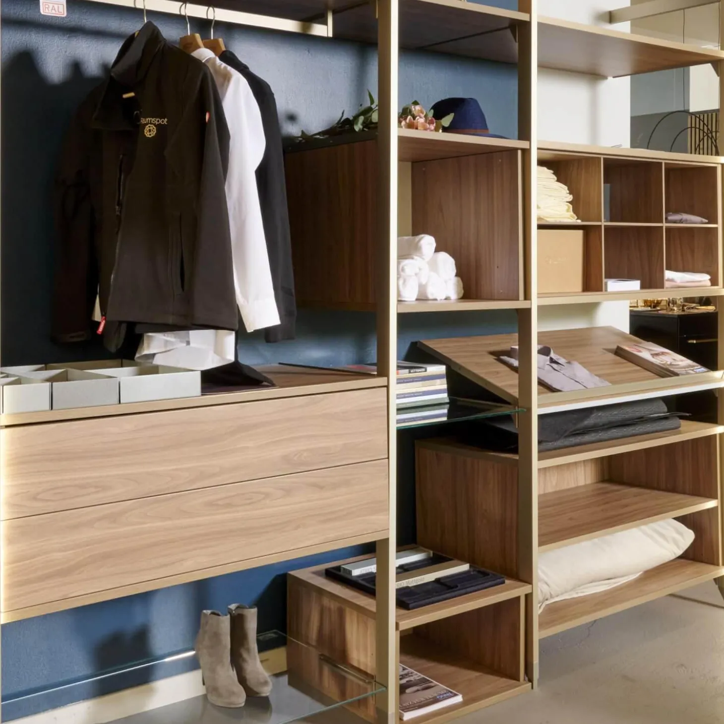 Stangensystem Atrio Alu Goldfarbig Holzdekor Wallnuss